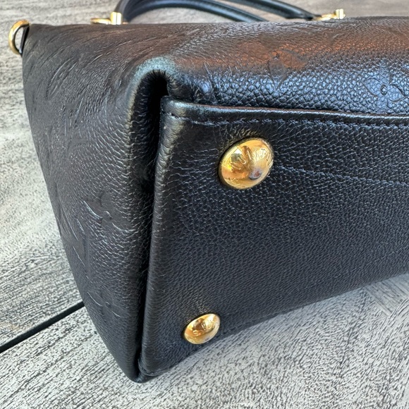 Louis Vuitton V tote MM - Picture 12 of 14